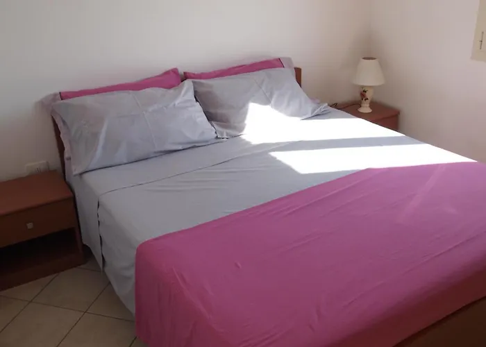 Ugento Afr0dite טורה מוצה