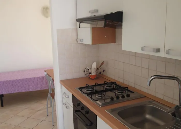 Ugento Afr0dite טורה מוצה