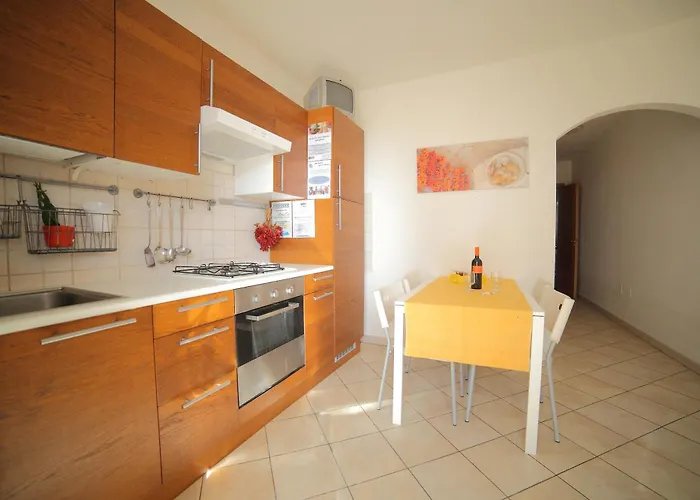 Ugento Afr0dite טורה מוצה