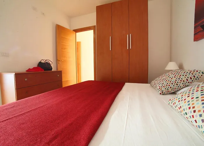 Ugento Afr0dite טורה מוצה